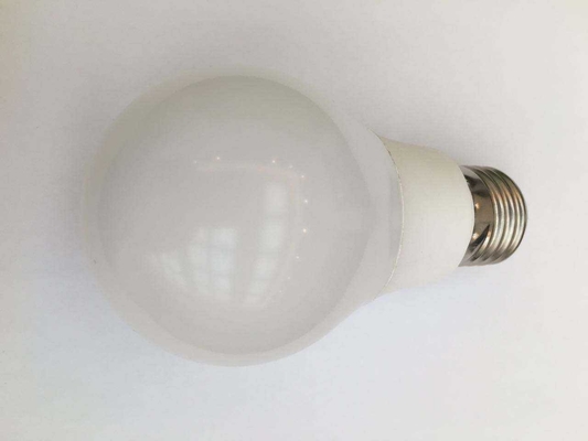 s 슈퍼 큰 빔 각 A60 8w 9w E27 B22 플라스틱 알루미늄 히트 싱크와 함께 LED 전구