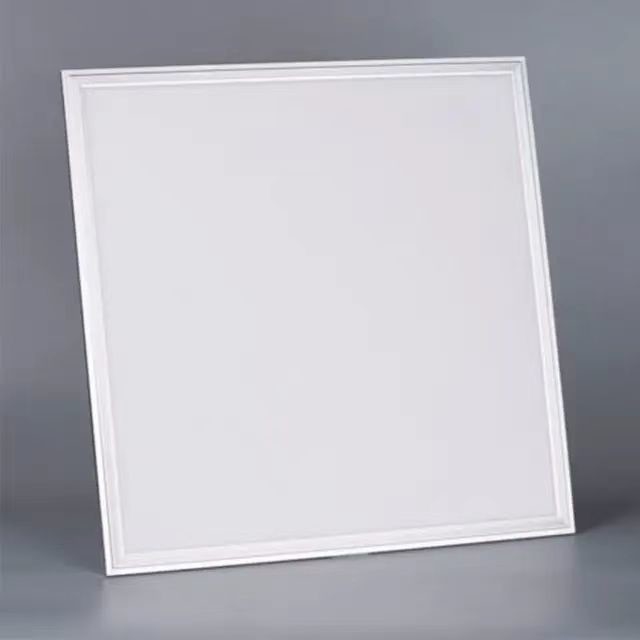 60 * 60cm 4000LM 및 15000 작업 시간 경쟁력있는 비용