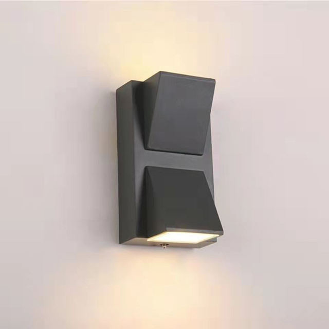 2700-6500K 색 온도 폴리카보네이트 디퓨저와 함께 정원 LED 벽 조명